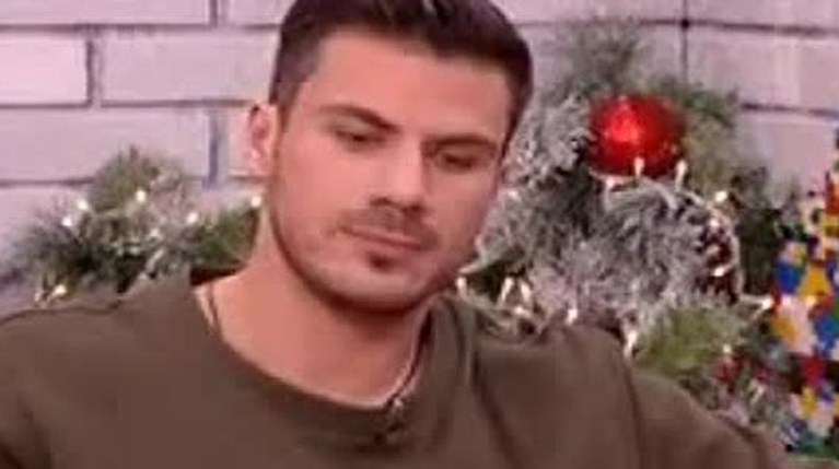 Άκης Πετρετζίκης