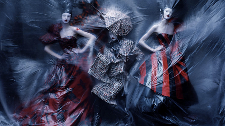Ο Tim Walker φωτογραφήσει το νέο ημερολόγιο της Pirelli