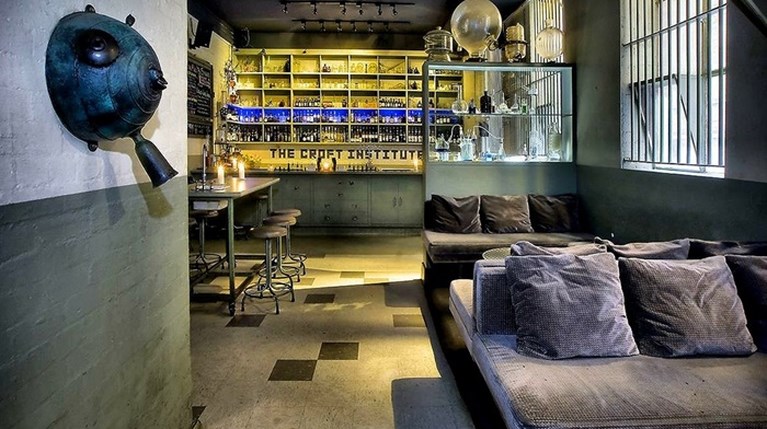 Τα πιο ωραία κρυμμένα bars του πλανήτη και πώς θα τα βρεις