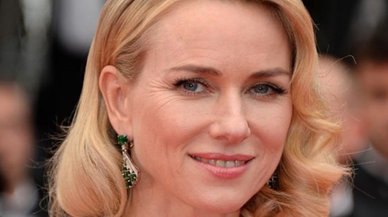 Naomi Watts  r