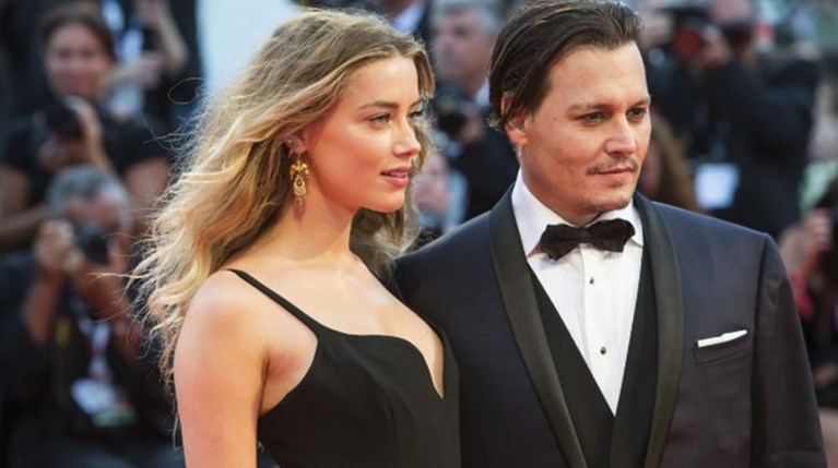 Ο Johnny Depp ζητά 100 χιλιάδες δολάρια από την Amber Heard