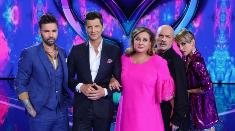 The Masked Singer ομαδική ντετέκτιβς & Σάκης Ρουβάς
