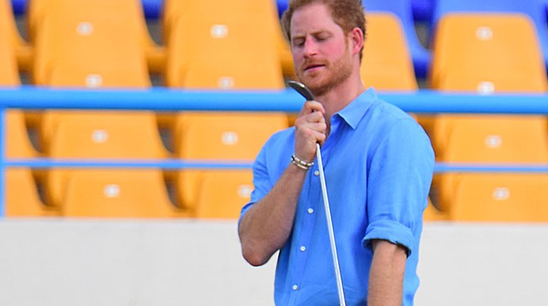 Ο πρίγκηπας Harry παίζει golf