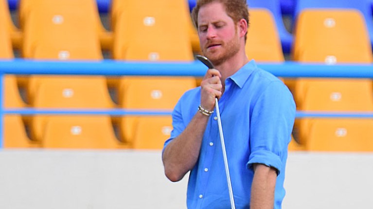 Ο πρίγκηπας Harry παίζει golf