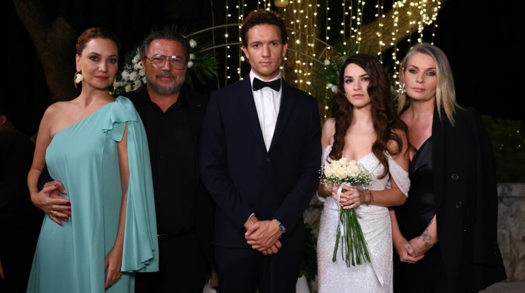 Να μ' αγαπάς