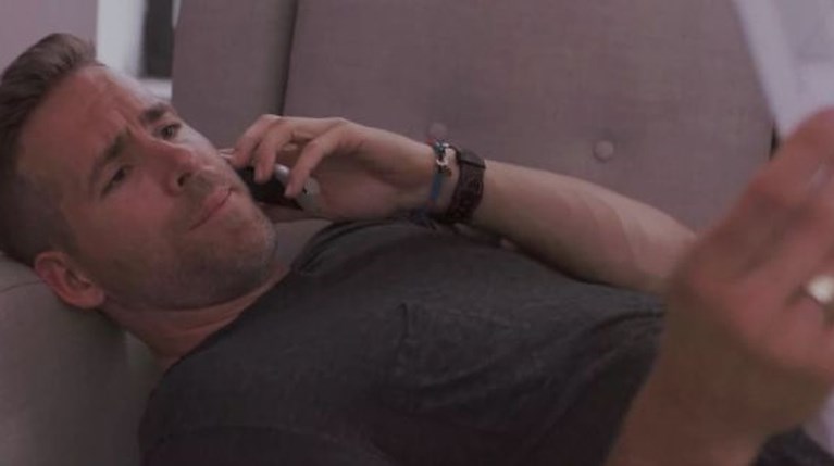 Ryan Reynolds ikea (1)