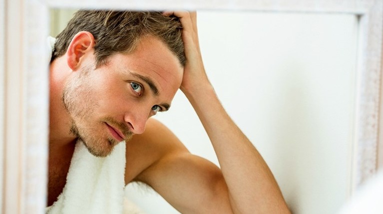 Γιατί οι millennials ανησυχούν μη χάσουν τα μαλλιά τους