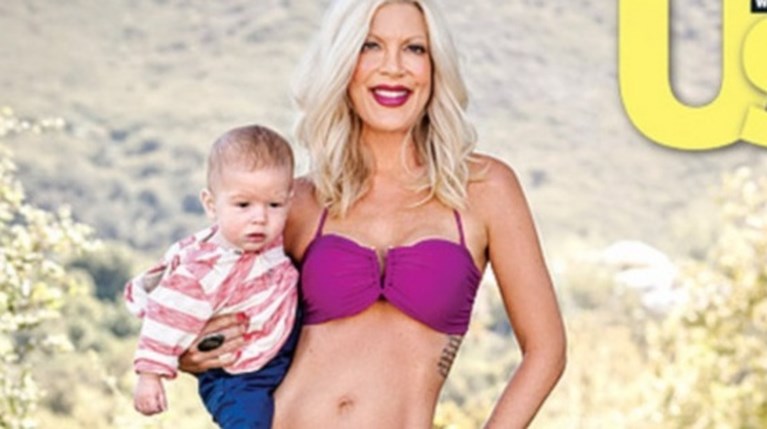 Η Τόρι Σπέλινγκ στοπ εξώφυλλο του Us Weekly r