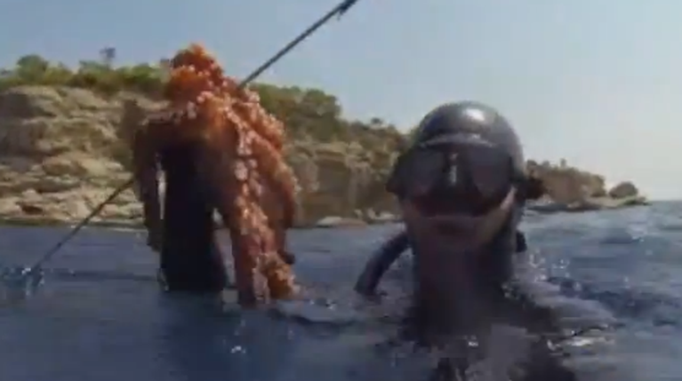 Ο Σάκης Ρουβάς και το χταπόδι