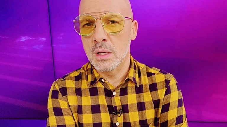 Νίκος Μουτσινάς R