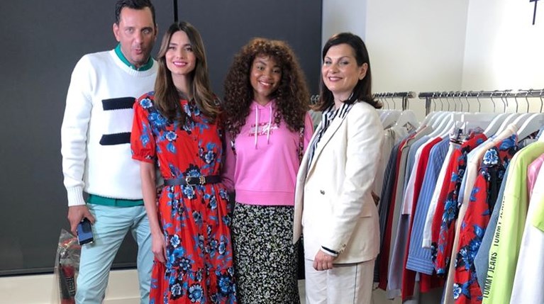 Όσα έγιναν στο πρώτο Tommy Hilfiger Livestream Shopping Event στην Ελλάδα με οικοδέσποινα την Ηλιάνα Παπαγεωργίου