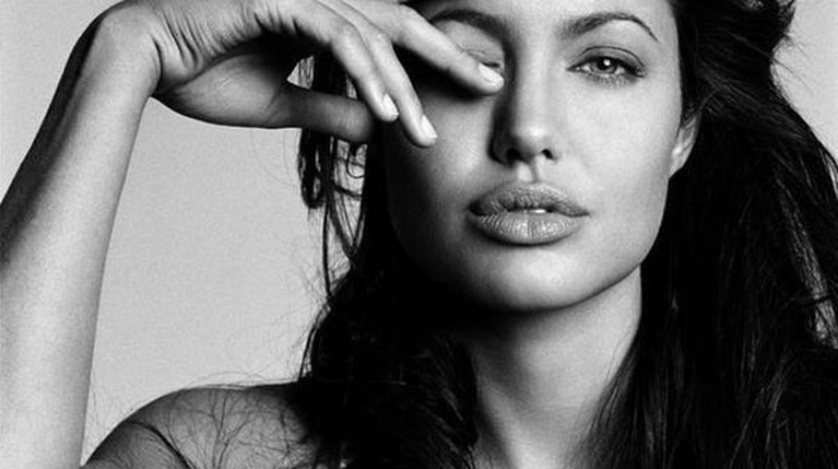 Angelina Jolie r