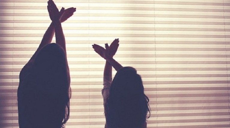 «Γίνομαι ίδια με τη μαμά μου. Γίνομαι όσα έχω «μισήσει» και αγαπήσει πολύ»