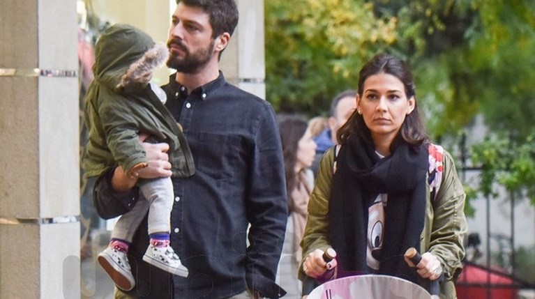 Ο Γιώργος Λαμπαθάκης με την οικογένειά του στην Κηφισιά (1)