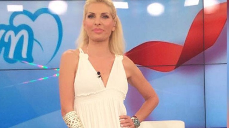 η εμφάνιση της Μενεγάκη στην εκπομπή Πέμπτη 25 Μαίου fr