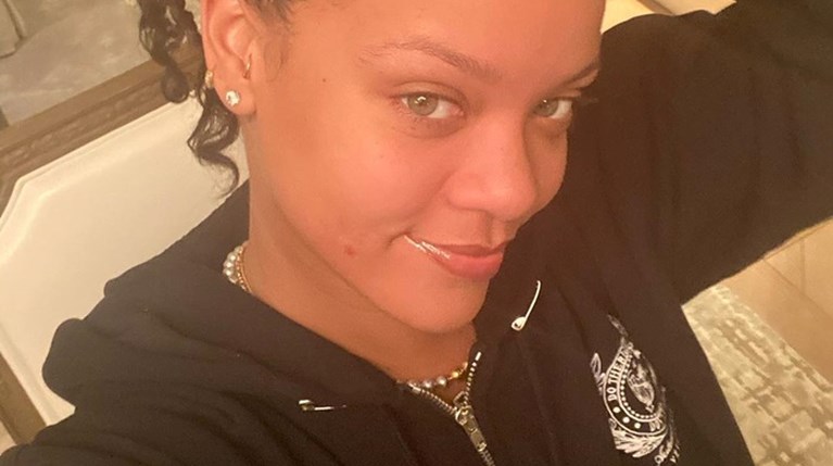 Makeup free Rihanna