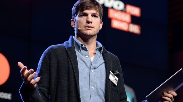 Ashton Kutcher r