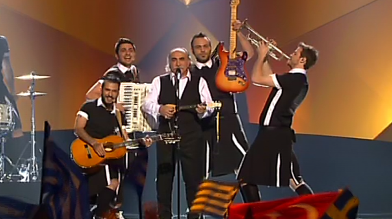 Οι Koza Mostra και ο Αγάθωνας στη σκηνή της Eurovision