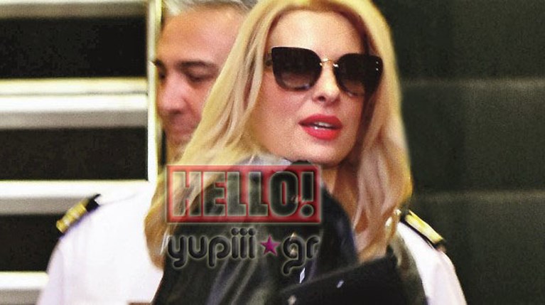 HELLO - Ελένη Μενεγάκη