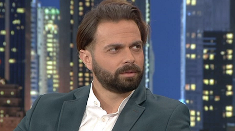 Ο Ηλίας Βρεττός στο The 2Night Show