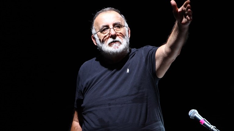 Θάνος Μικρούτσικος (1)