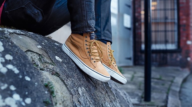 10 στυλάτα sneakers που αντέχουν το κρύο