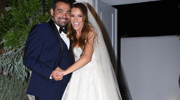 Ελένη Τσολάκη & Παύλος Πετρουλάκης στο γάμο τους RNEW