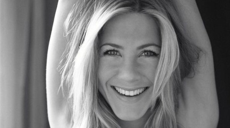 Jennifer Aniston r