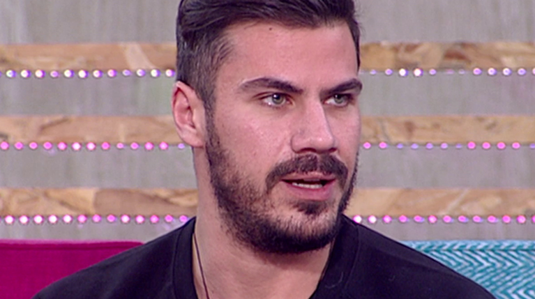Άκης Πετρετζίκης
