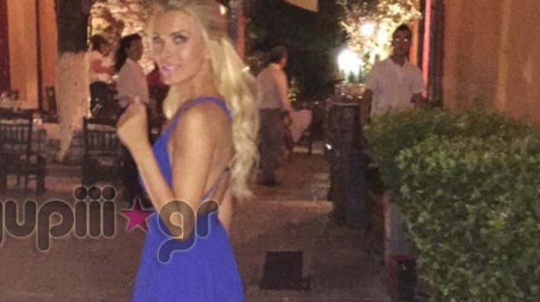 Κατερίνα Καινούργιου - Μια καλοκαιρινή, νυχτερινή βόλτα στην Πλάκα (2)