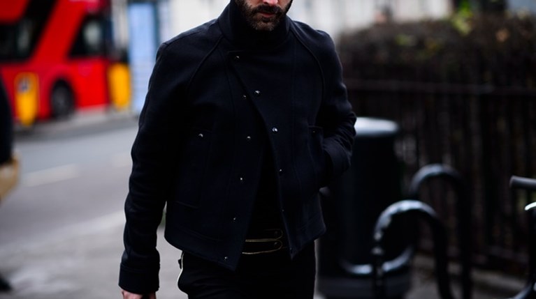 Πώς θα κάνεις σωστά το total black outfit
