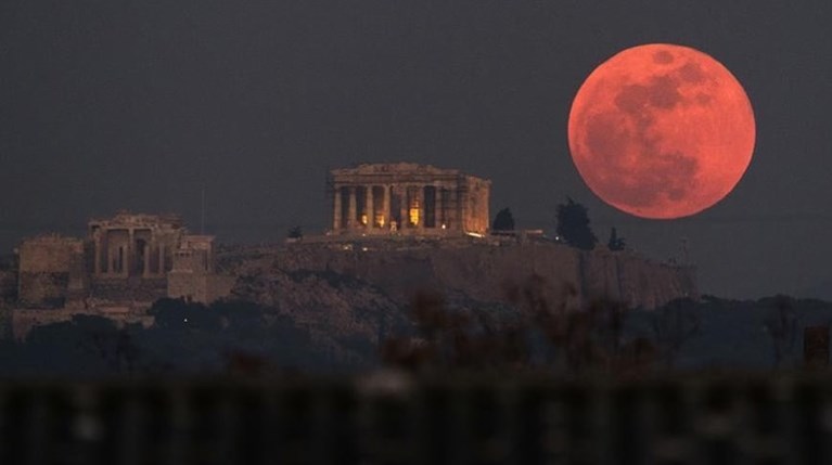 ματωμένο φεγγάρι Αθήνα