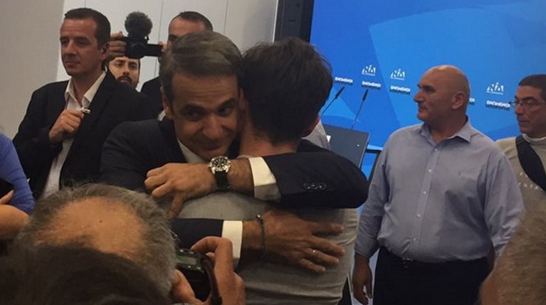 Ο Κυριάκος Μητσοτάκης με τον γιο του, Κωνσταντίνο (1)