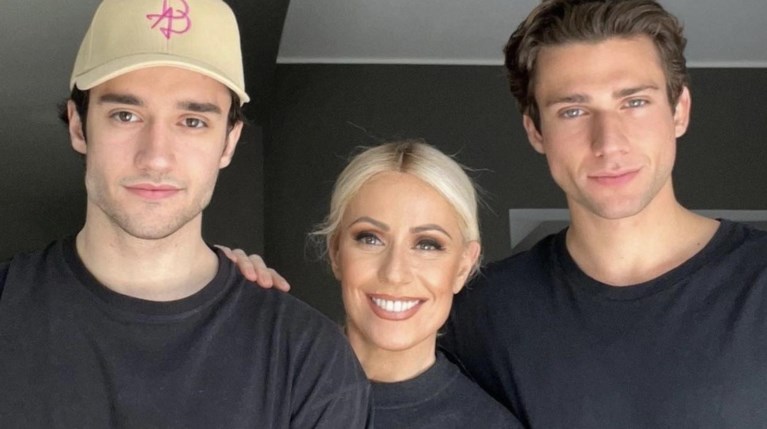 Μαρία Μπακοδήμου με τους γιους της