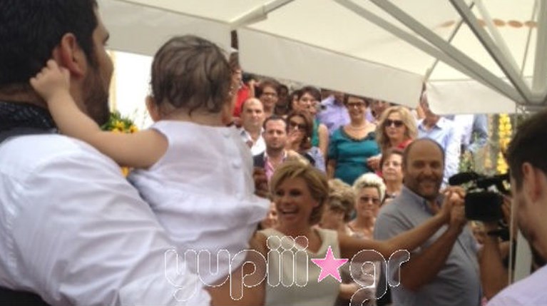 Καραβάτου - Κατσούλης - η βάφτιση της κόρης τους  (r)