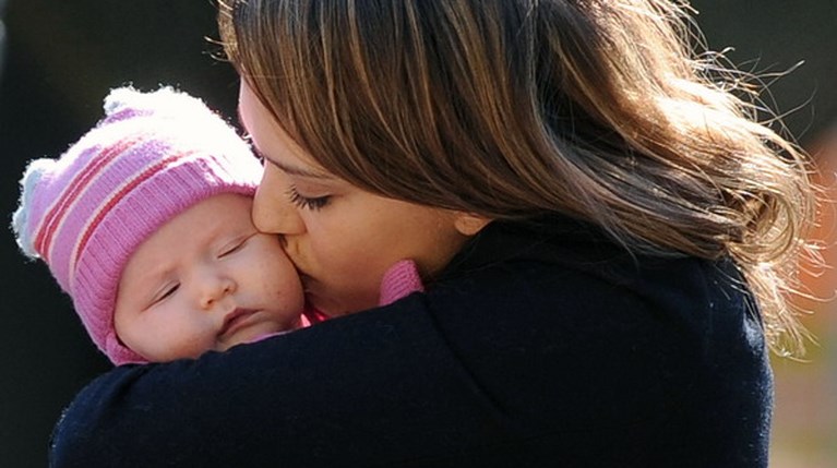 αλμπα με το μωρο