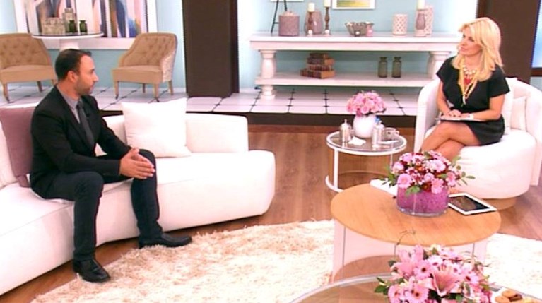 Ελένη Μενεγάκη μαζί με τον γιατρό