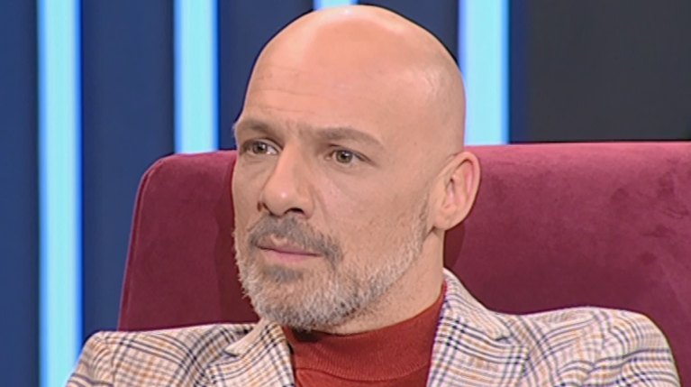 Νίκος Μουτσινάς 