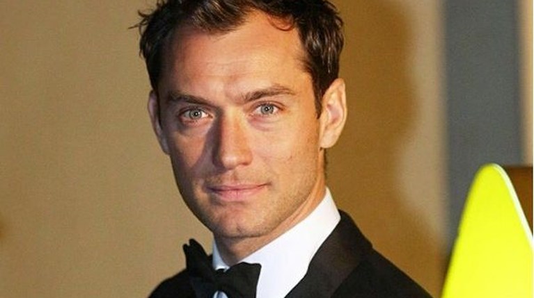 Jude Law r