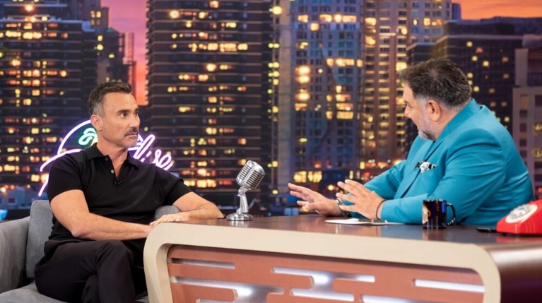 Ο Γιώργος Καπουτζίδης στο The 2night show