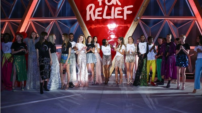 Οι θρύλοι του modelling πρωταγωνίστησαν στο "Fashion for Relief show"