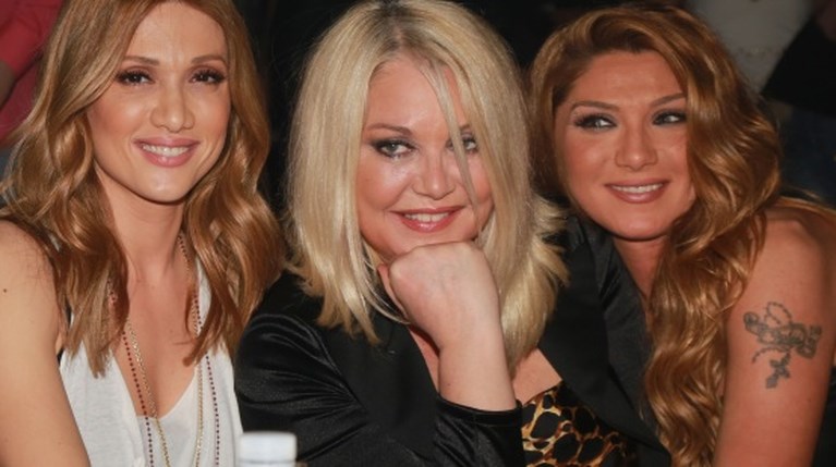 Στέλλα Καλλή, Ρούλα Κορομηλά και Αγγελική Ηλιάδη στο Posidonio