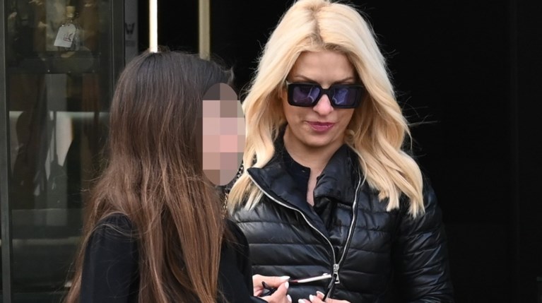 Η Ελένη Μενεγάκη με την κόρη της, Βαλέρια στην Κηφισιά