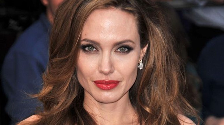 Angelina Jolie r