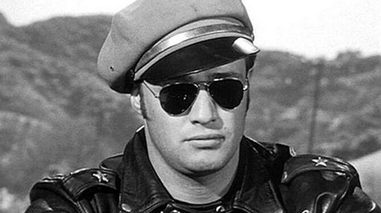 Ο (απλούστατος) λόγος που τα γυαλιά Ray-Ban ονομάστηκαν έτσι