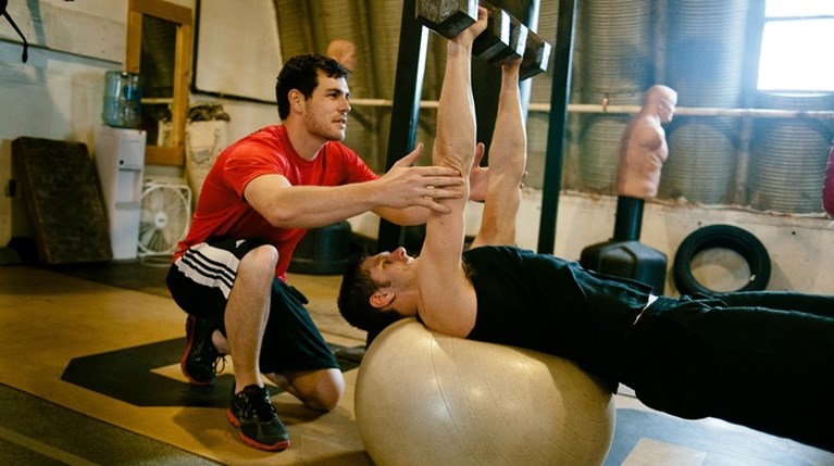 Πώς θα επιλέξεις έναν πραγματικά καλό personal trainer