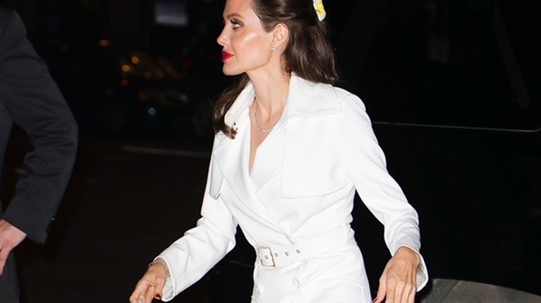 Angelina Jolie ρ