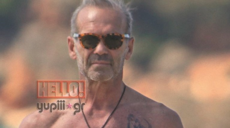Ο Πέτρος Κωστόπουλος στην παραλία (2)