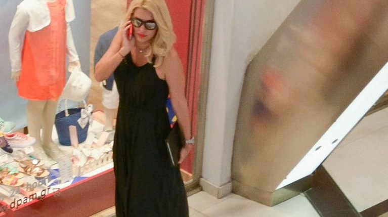 Ελένη Μενεγάκη - Για shopping στο Golden Hall (1)