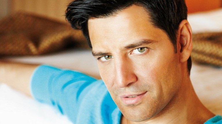 Σάκης Ρουβάς r 1